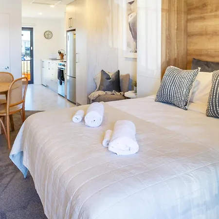 Explore From 8 Wilmer: Upper Level Cozy Studio Christchurch Exterior photo
